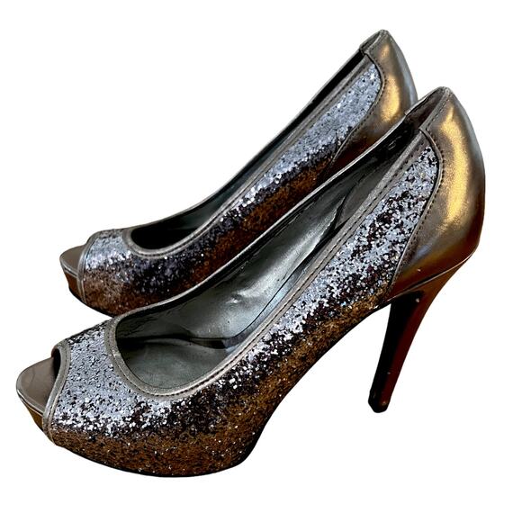 GUESS Gaminata Silver Glitter Faux Patent Leather Peep Toe Stilettos Size: 6 M - Picture 4 of 6